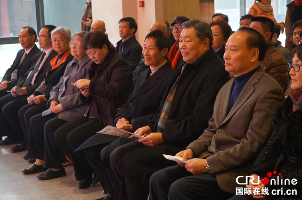 9日，“丝绸路、中国梦”——中新斐文化交流书画展在中国华侨历史博物馆开幕。