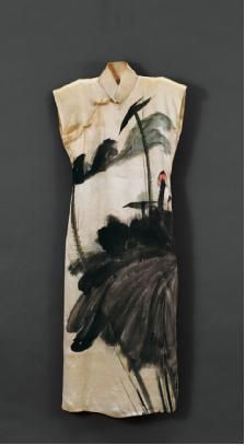 张大千(1899-1983)菡萏 真丝旗袍 1949年